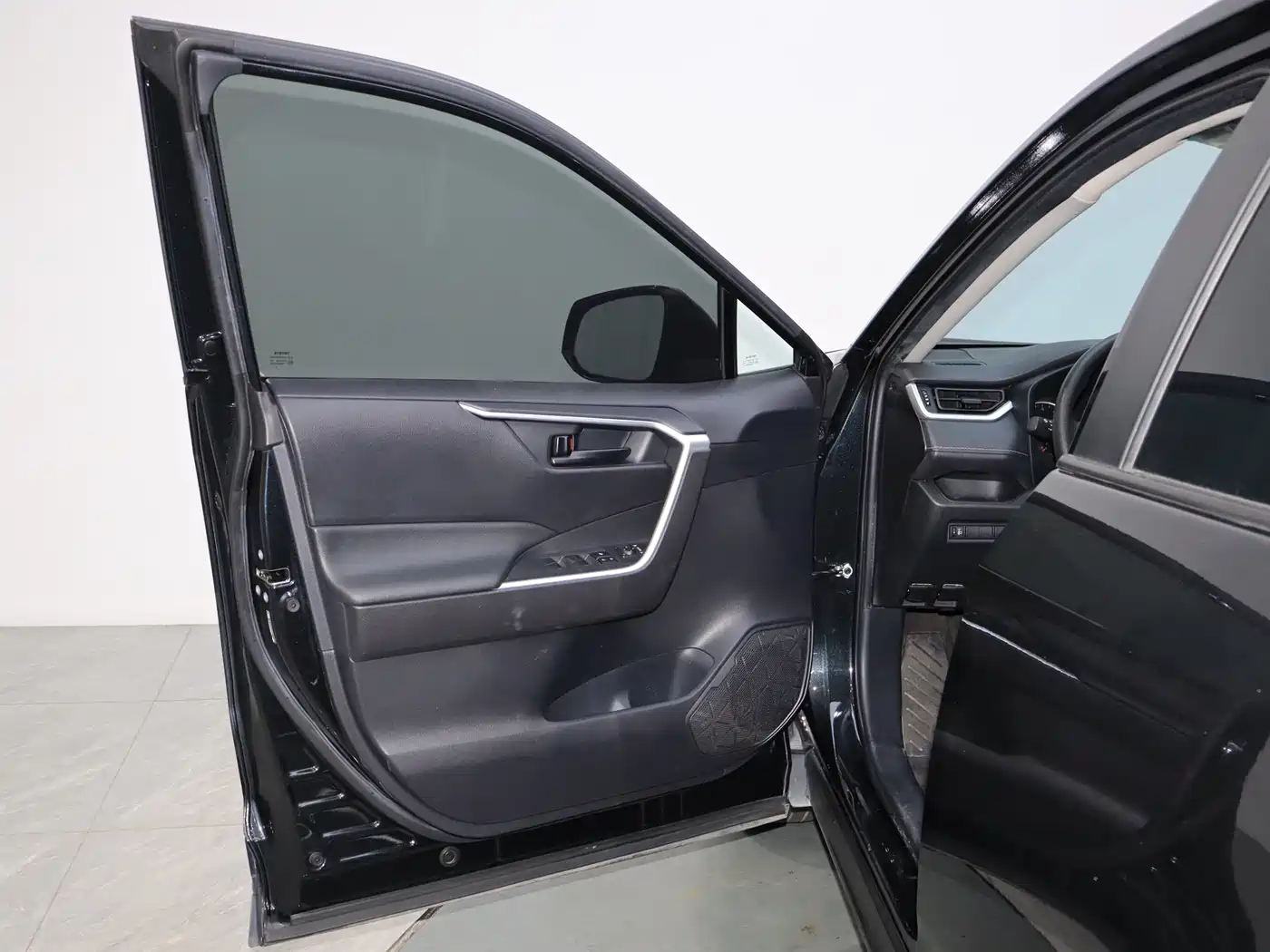 Toyota Wildlander 2022 2.0L CVT FWD Leading Edition фото 14