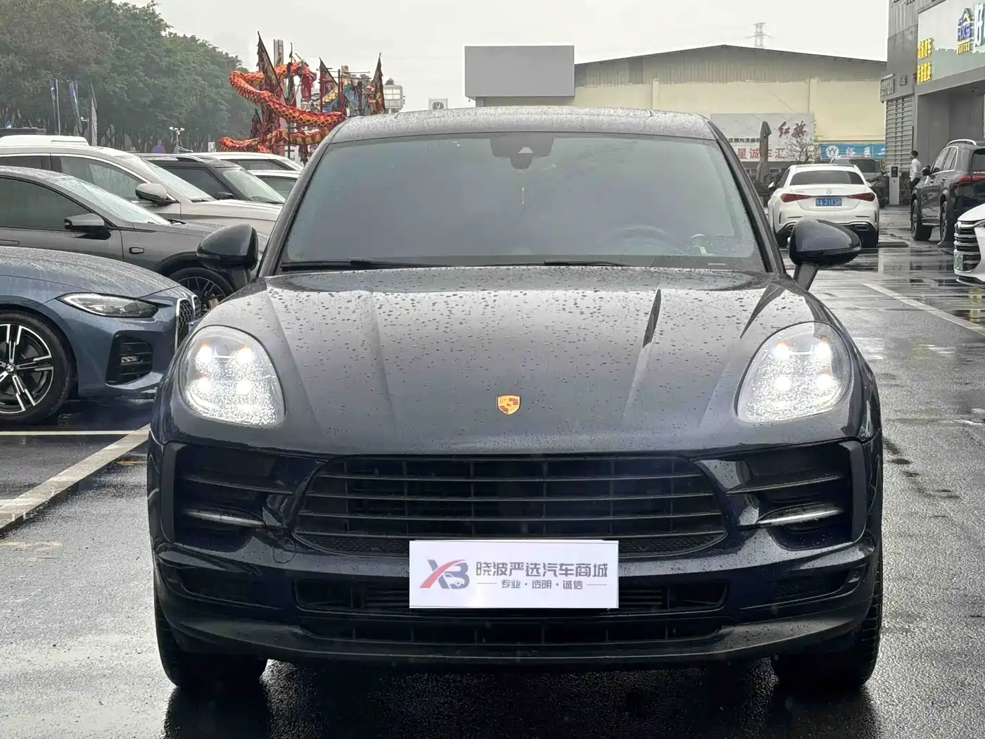 PORSCHE MACAN