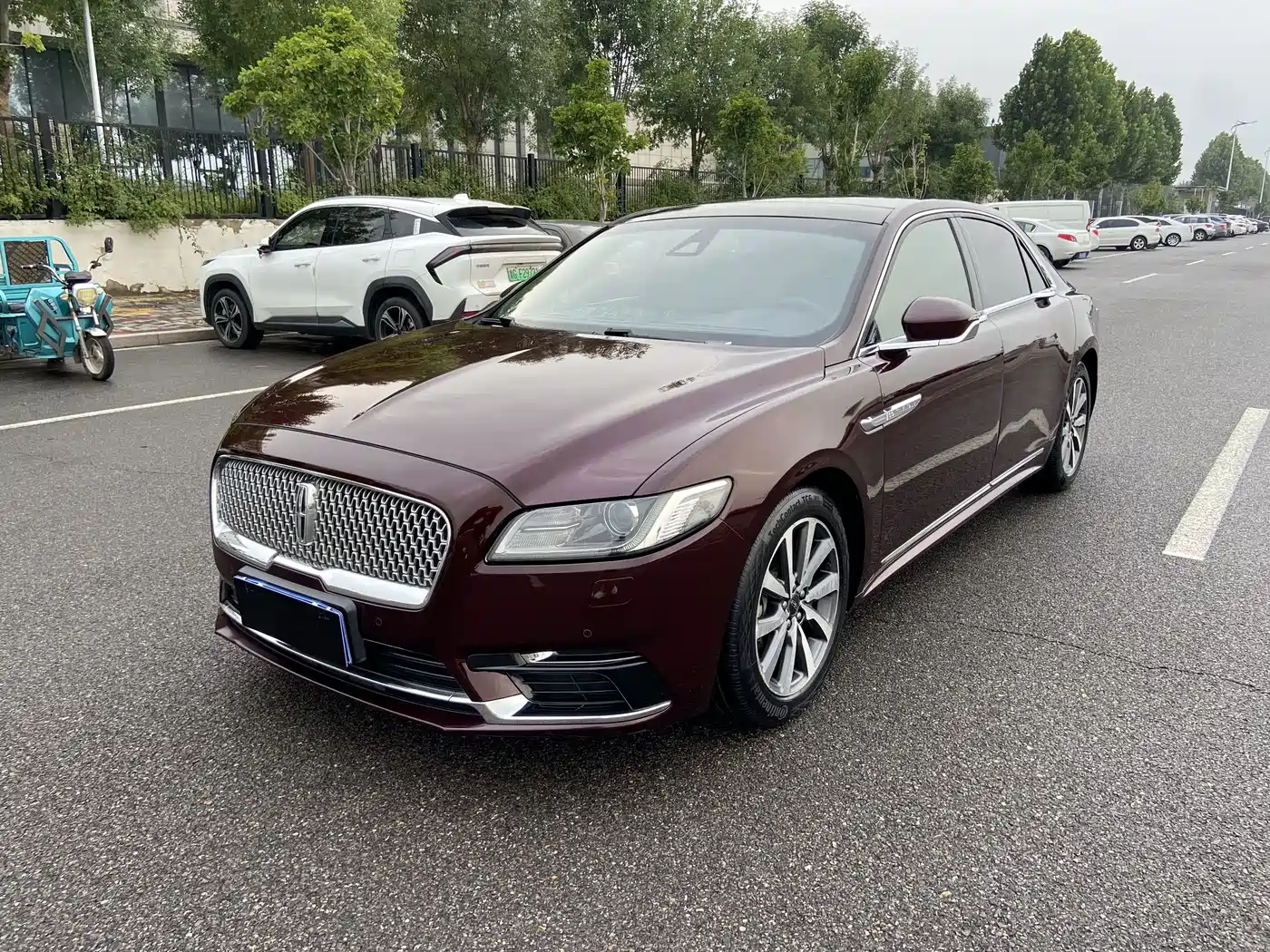 Photo 1 - Lincoln Continental