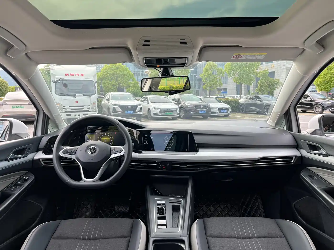 Volkswagen Golf 2023 280TSI DSG Pro фото 9