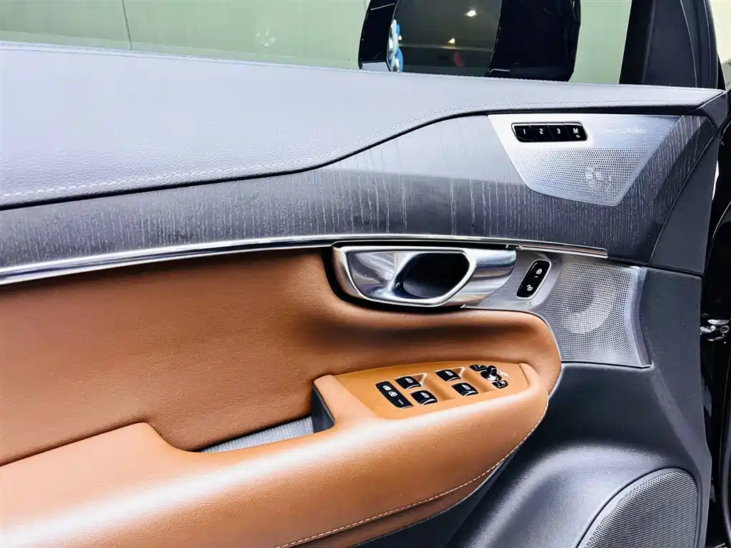 Volvo XC90 Plug-in Hybrid 2022 2021 E-Drive Hybrid T8 Premium Luxury 7-Seater