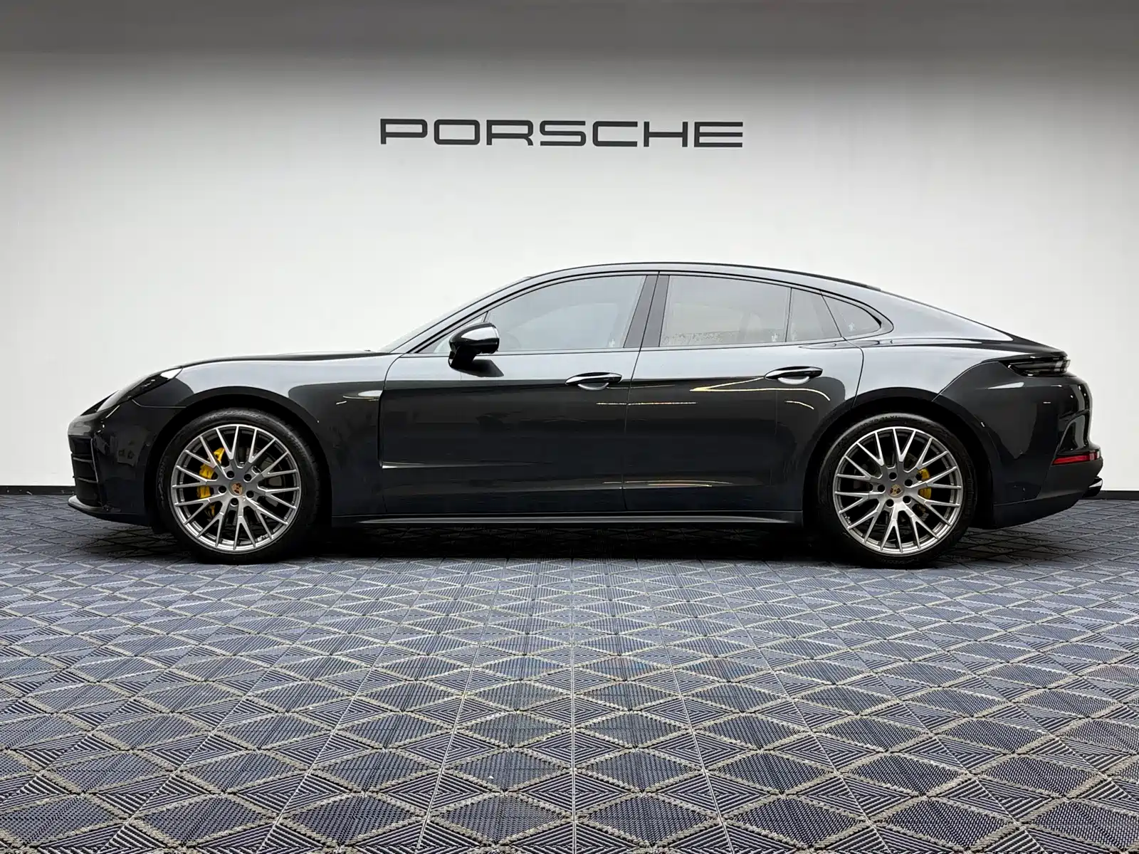 Photo 15 - Porsche Panamera