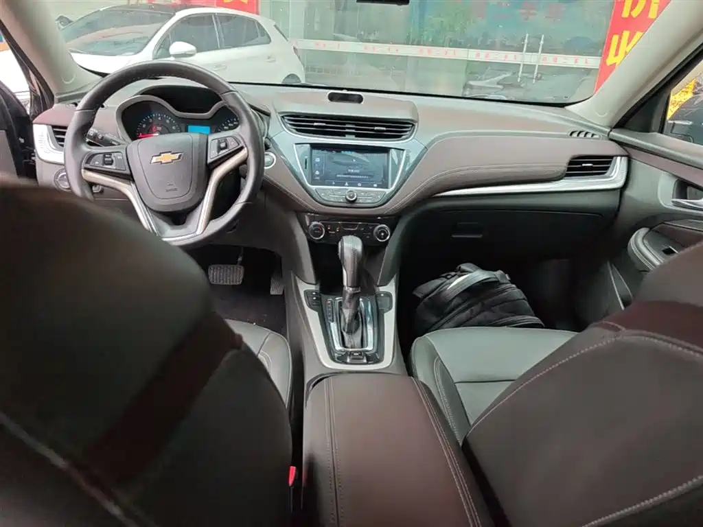 Chevrolet Malibu 2016 2.0L Automatic Luxury фото 13