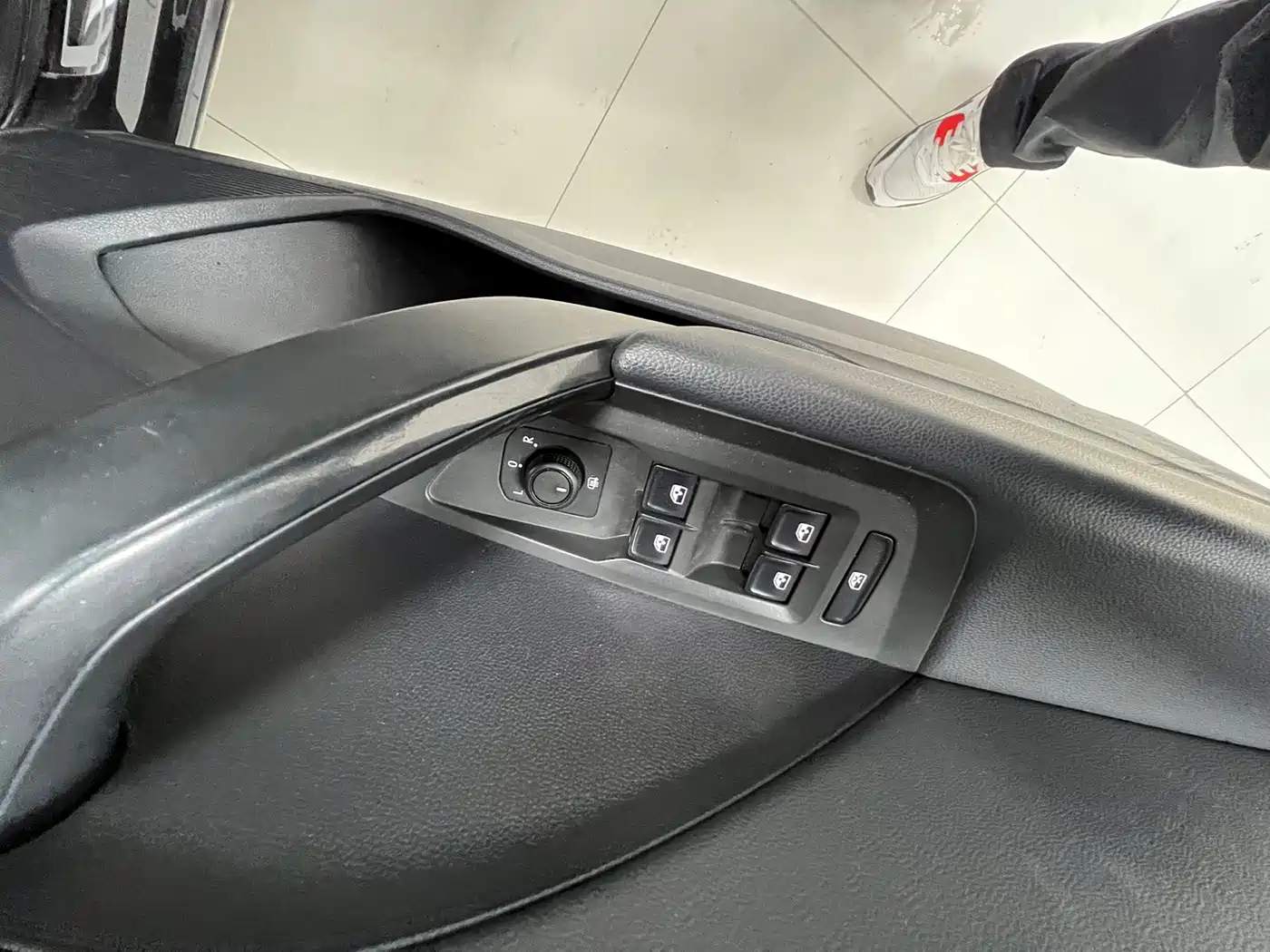 Volkswagen Tharu 2022 280TSI FWD Luxury Edition фото 22