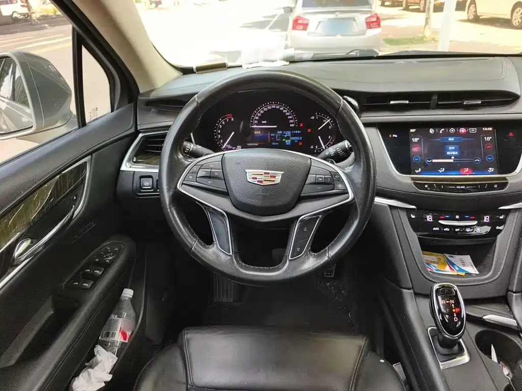 Фото 3 - Cadillac XT5