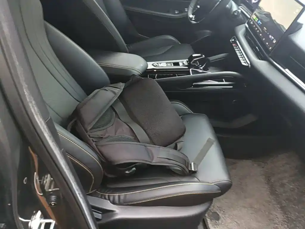 Фото 25 - Geely Coolray