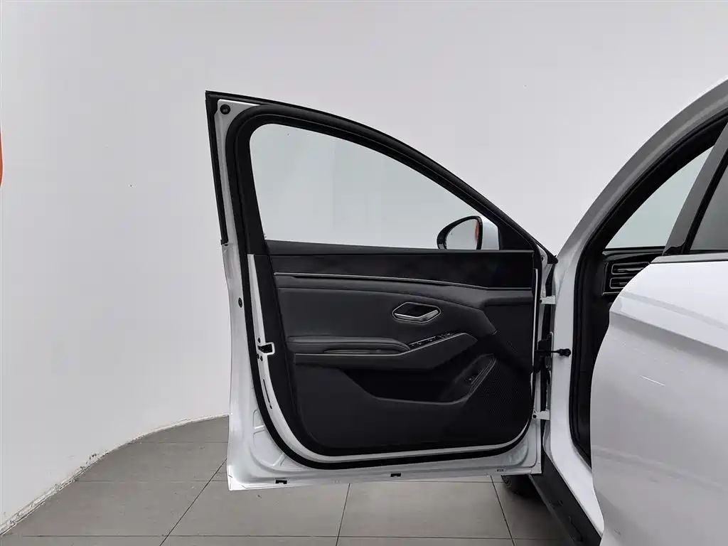 BYD Qin L 2025 DM-i Smart Drive Edition 80KM Leading фото 8