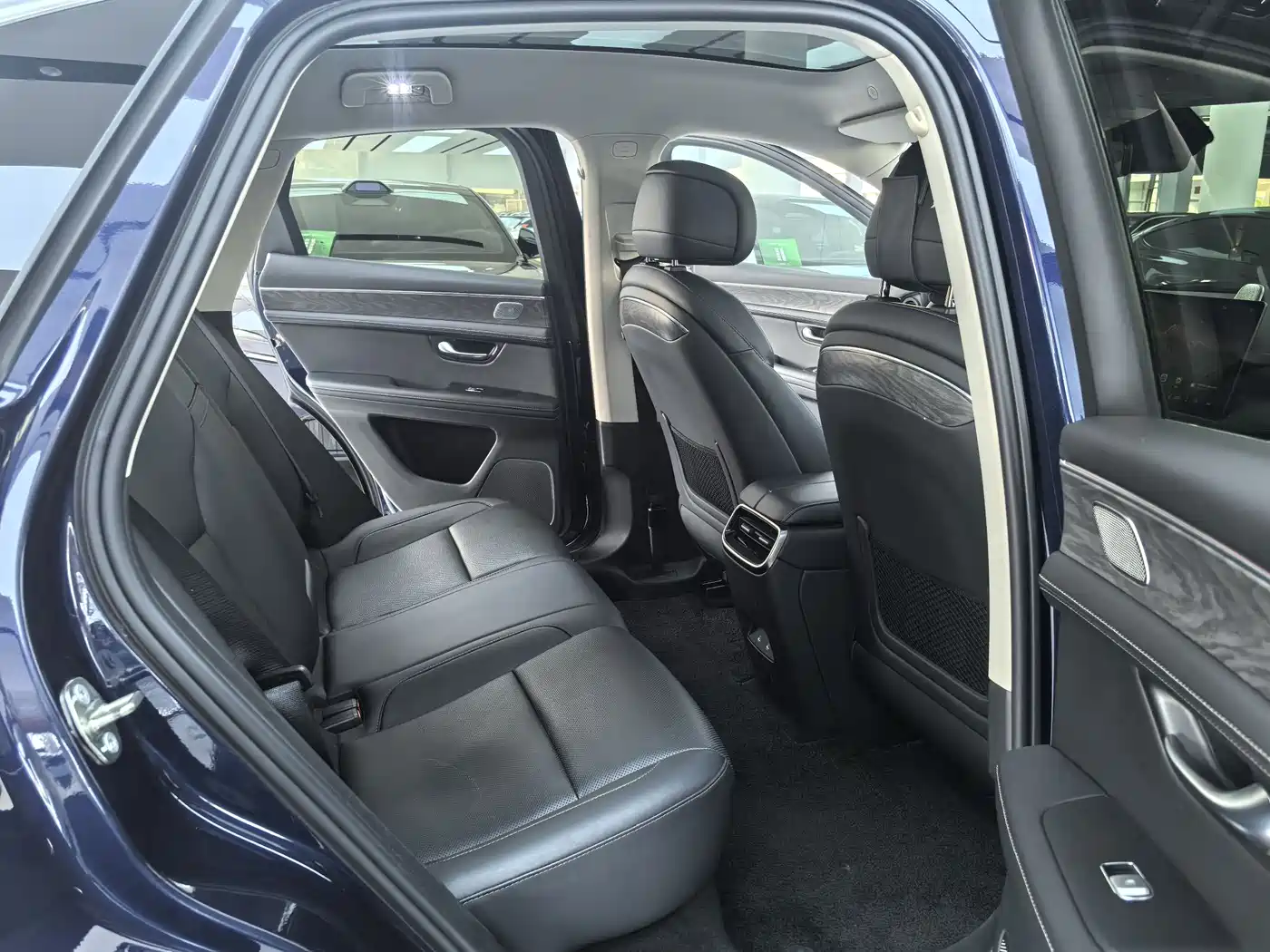 AITO Wenjie AITO M5 2022 Extended Range RWD Standard фото 12