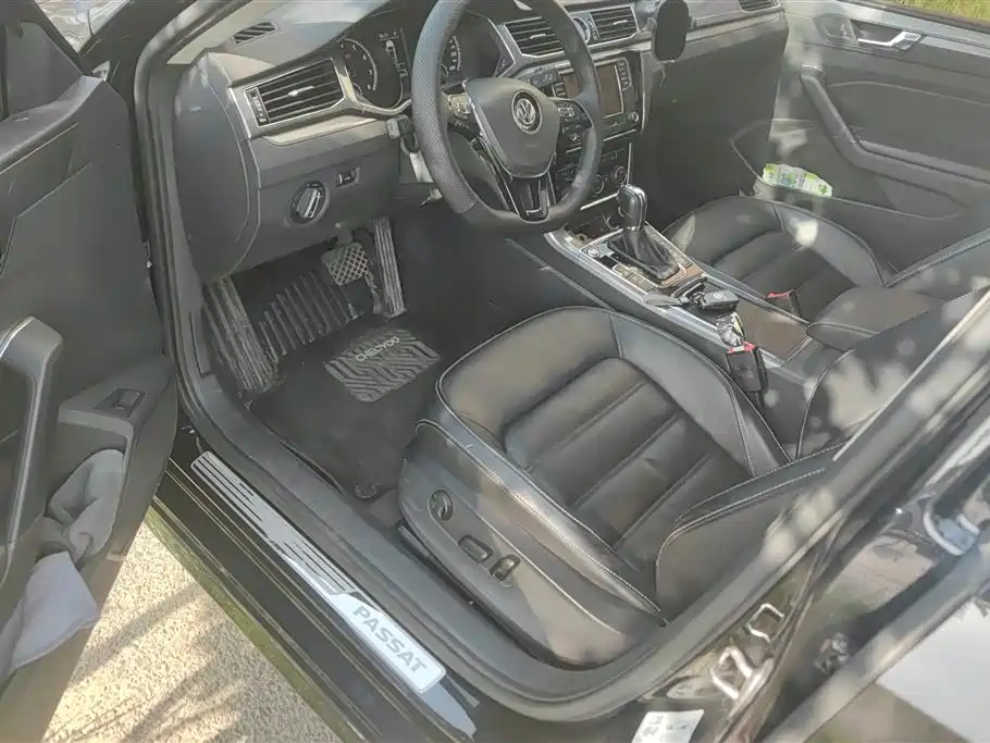 Volkswagen Passat 2017 330TSI DSG Prestige фото 9