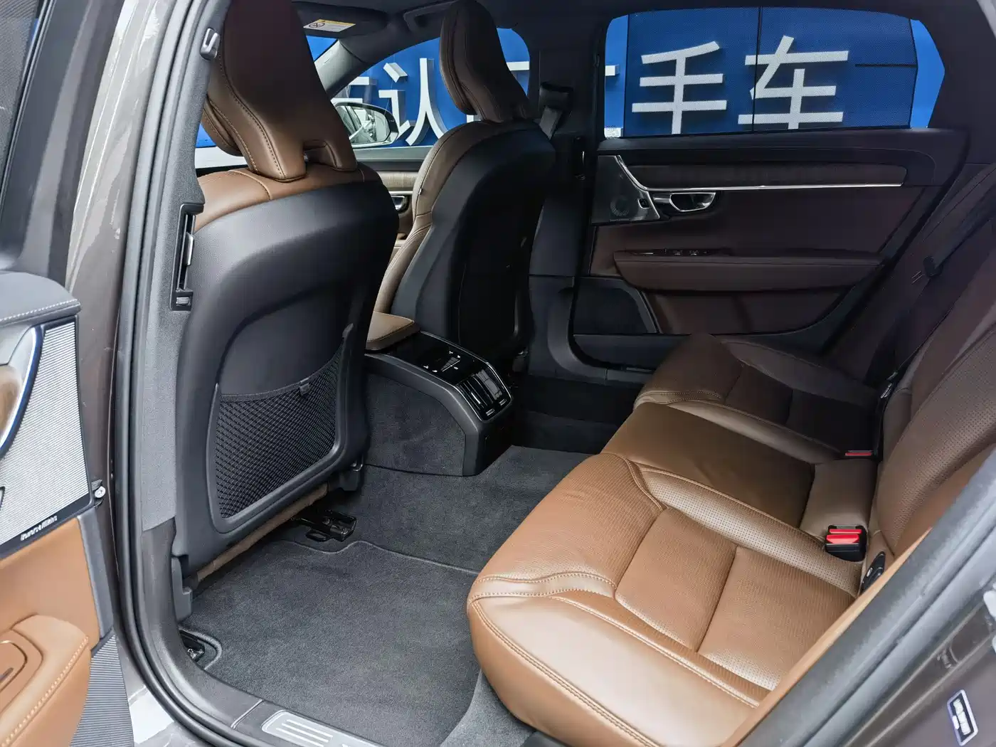 Фото 9 - Volvo S90