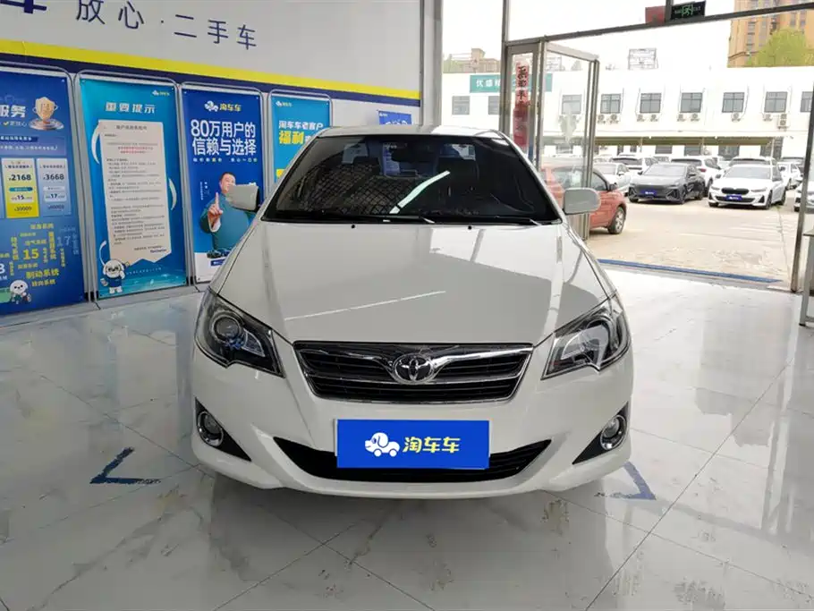 Toyota Corolla 2013 1.6L Manual Luxury Edition фото 2