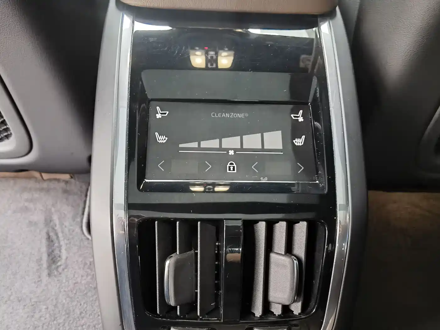 Фото 11 - Volvo S90