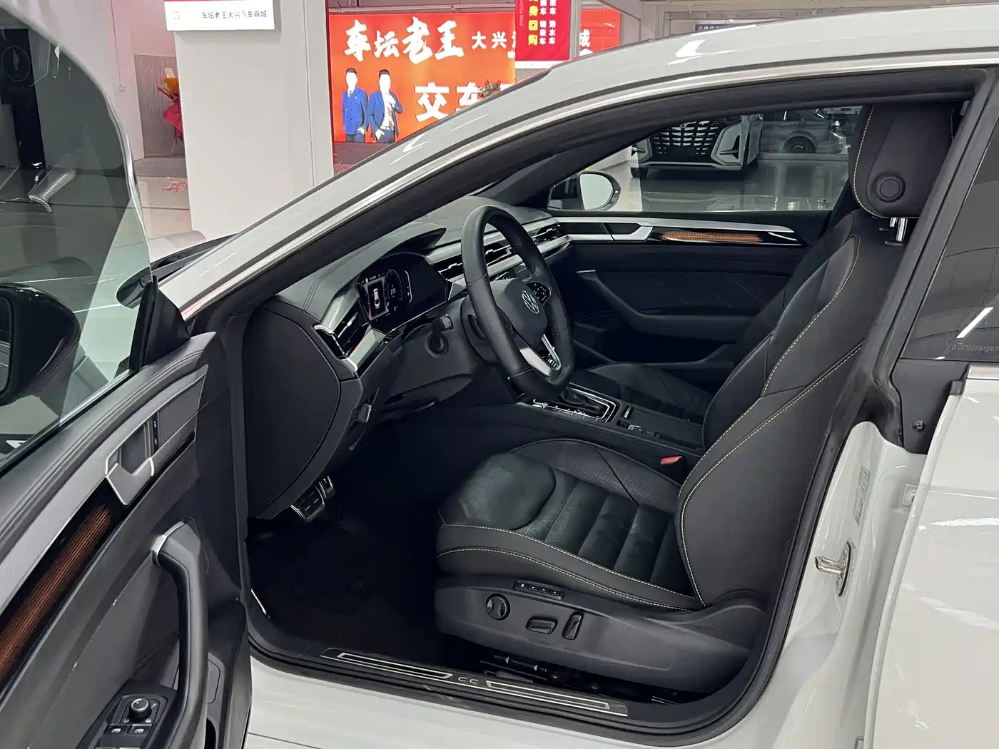 Volkswagen FAW-Volkswagen CC 2023 380TSI Eye-catching Edition фото 4