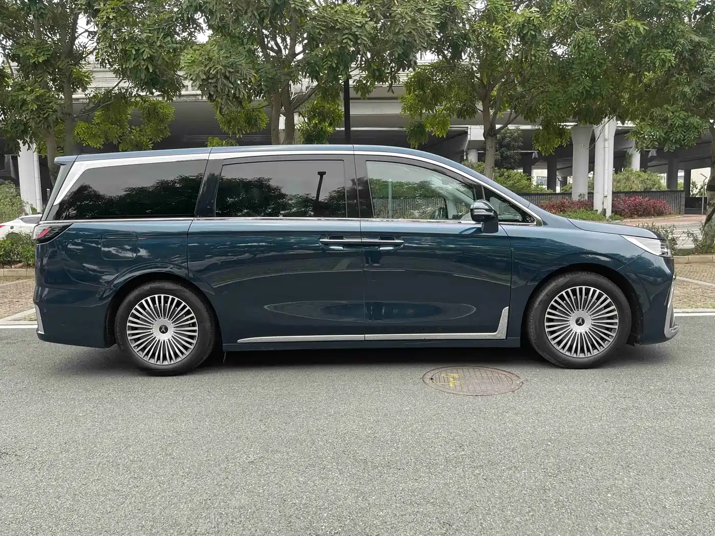Voyah Auto Voyah Dreamer 2025 PHEV AWD Flagship Kunpeng Edition фото 5