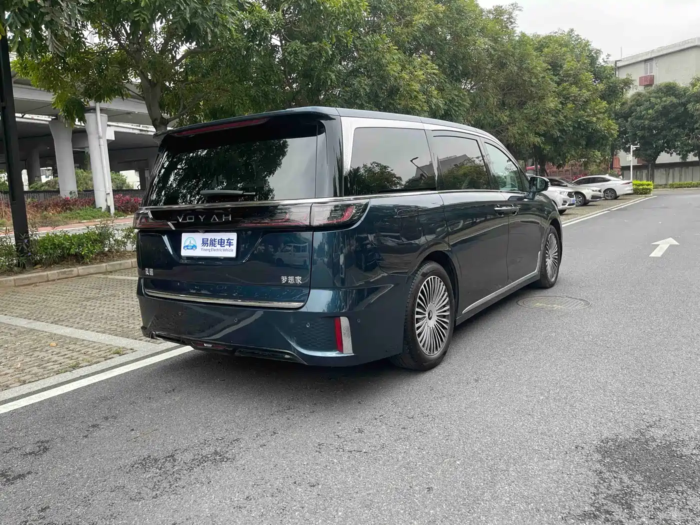 Voyah Auto Voyah Dreamer 2025 PHEV AWD Flagship Kunpeng Edition фото 6