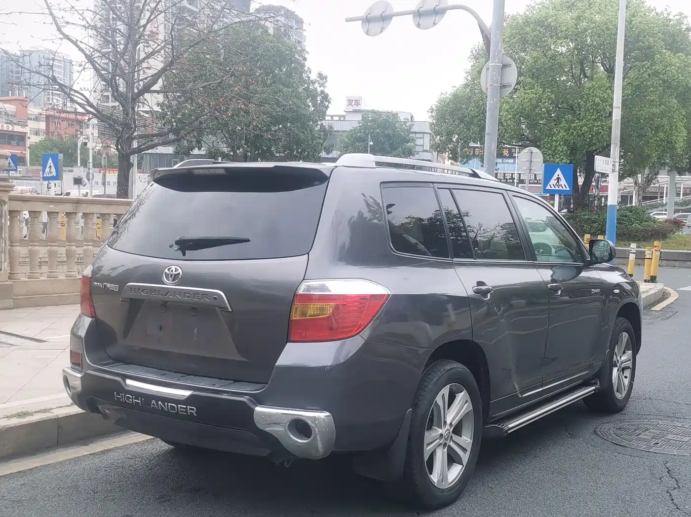 Toyota Highlander 2011 2.7L 2WD 7-seat Luxury фото 5