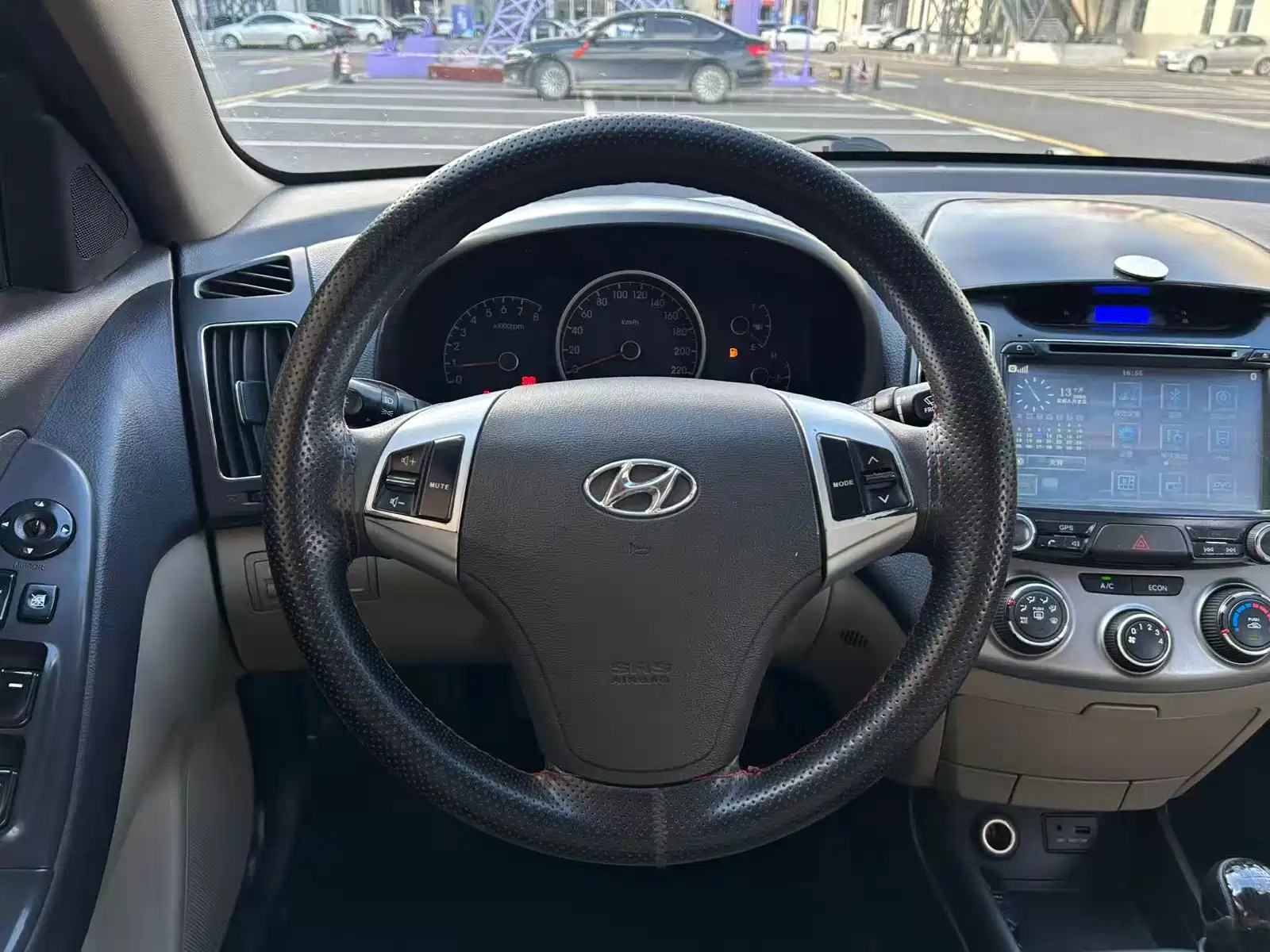 Фото 9 - Hyundai Elantra