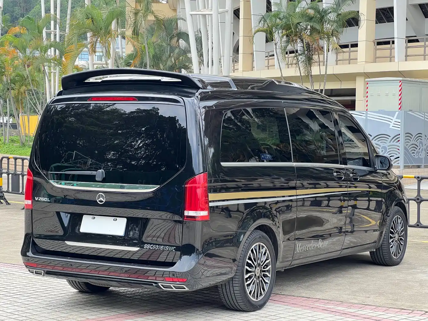 Mercedes-Benz V-Class 2018 V 260 L Premium Long Wheelbase Edition China VI фото 5