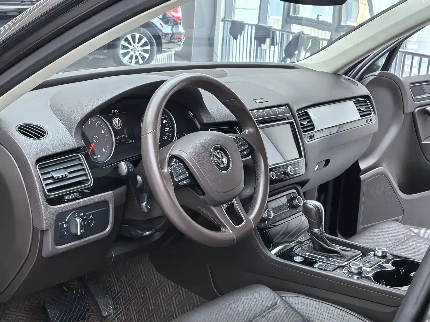VOLKSWAGEN TOUAREG