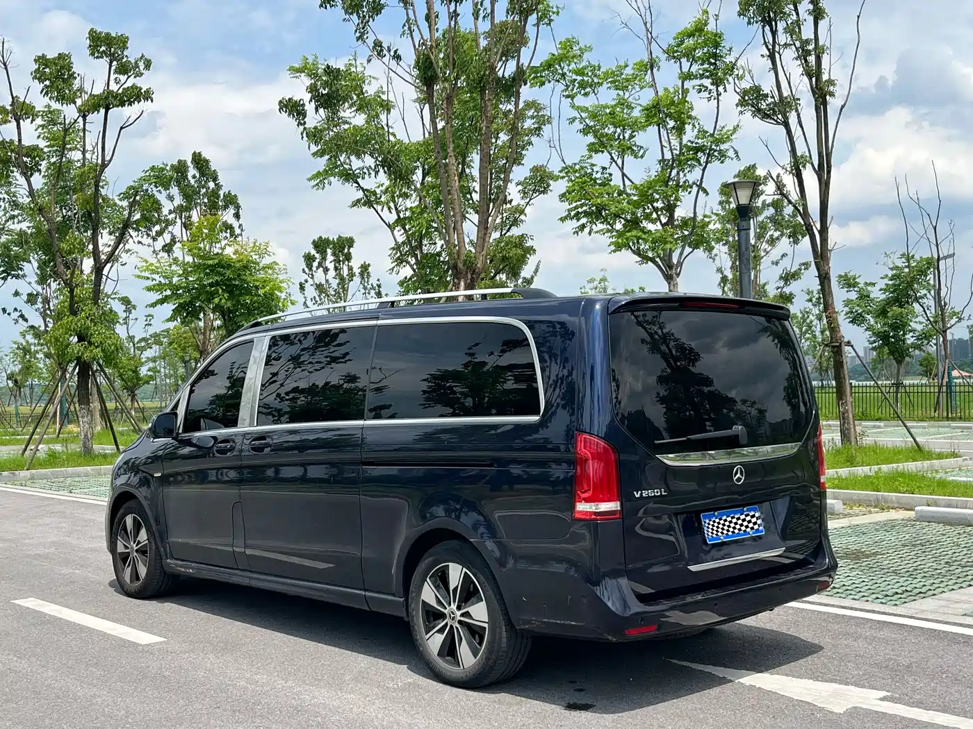 Mercedes-Benz V-Class 2021 V 260 L Long Wheelbase Premium Edition фото 4