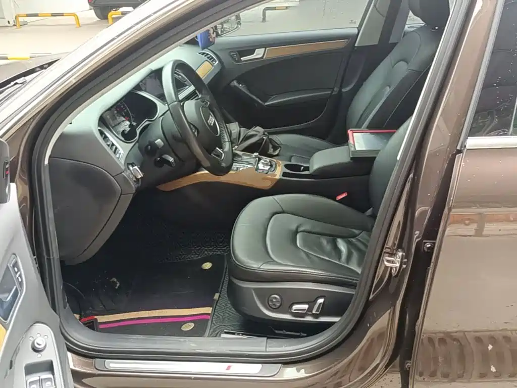 Фото 8 - Audi A4L
