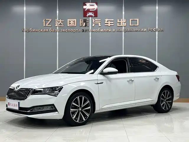 Škoda Superb 2023