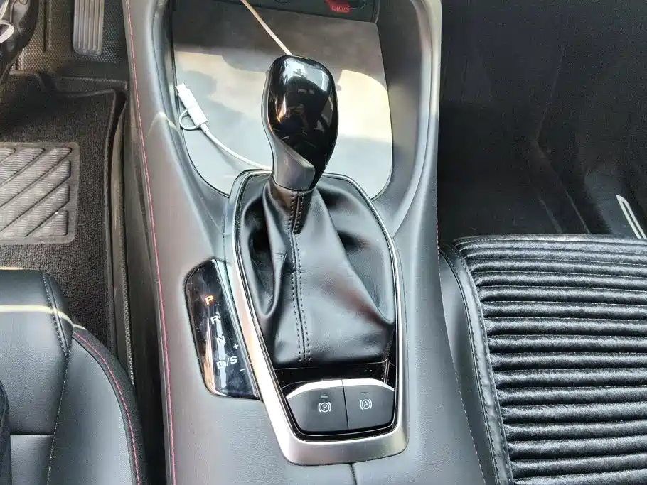 MG MG5 2025 2026 Model 180DVVT Global Luxury Edition