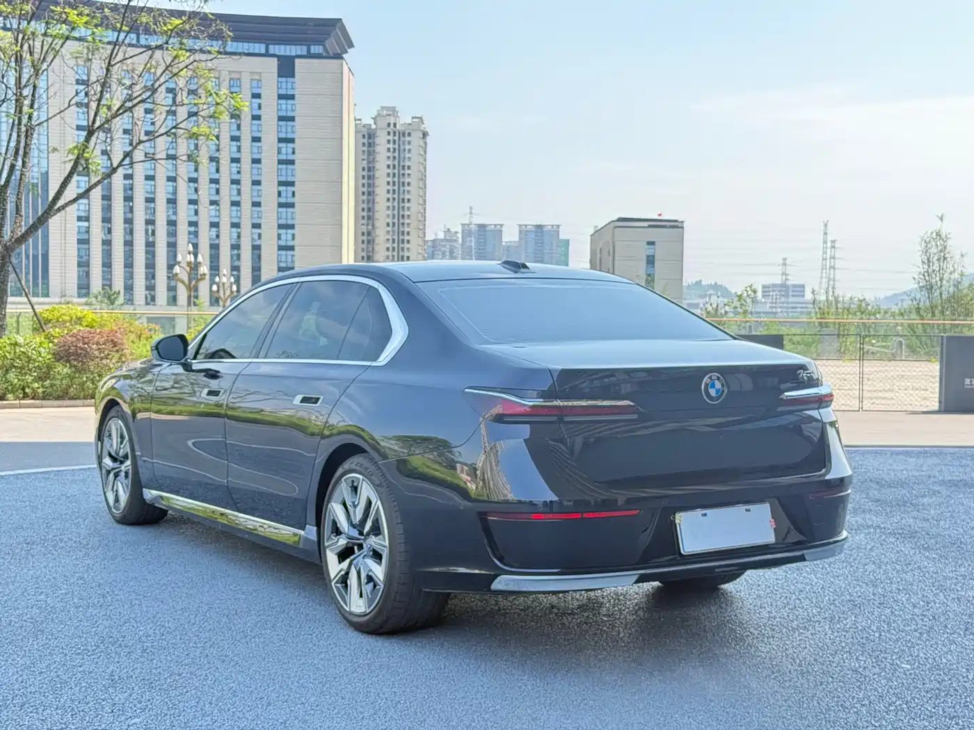 BMW 7 Series 2023 Model 740Li Leading Luxury Package фото 11