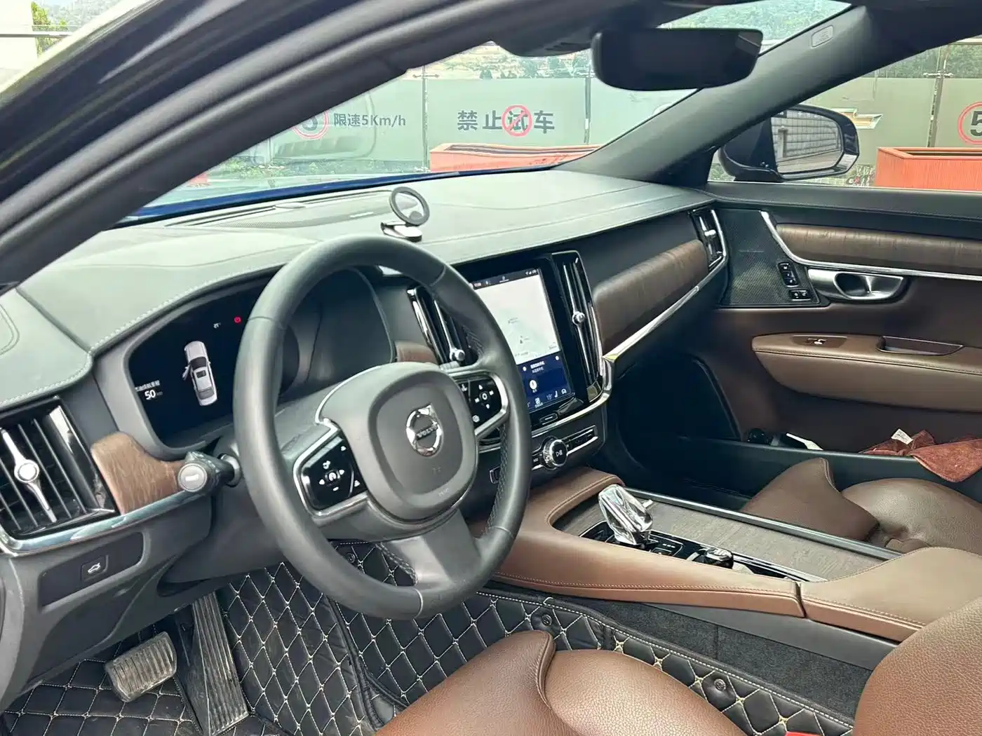 Фото 9 - Volvo S90