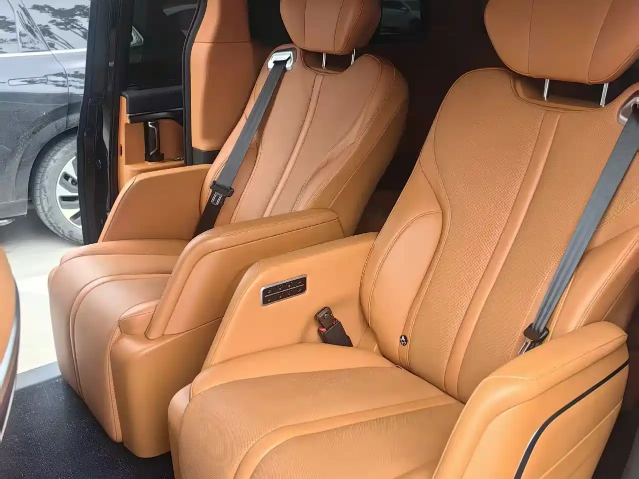 WEY Alpine 2024 2023 AWD Executive Long Wheelbase