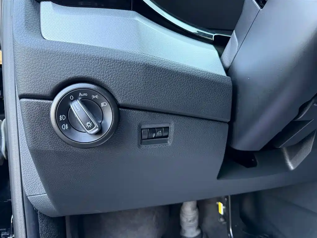 Volkswagen Multivan 2016 2.0TSI 4WD Prestige 7-Seater фото 19