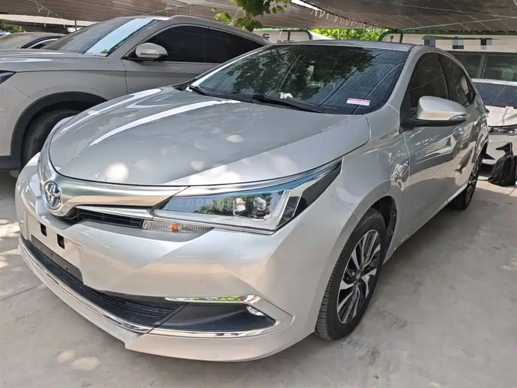Toyota Corolla 2017 Facelift Hybrid 1.8L E-CVT Elite Edition фото 2