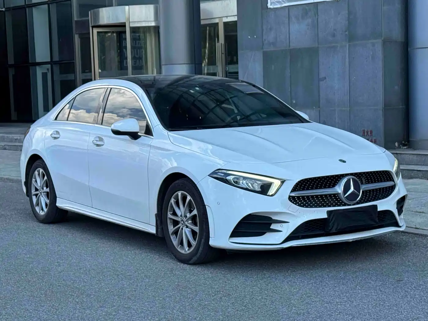 Mercedes-Benz A-Class 2019 A 200 L Sport Sedan фото 2