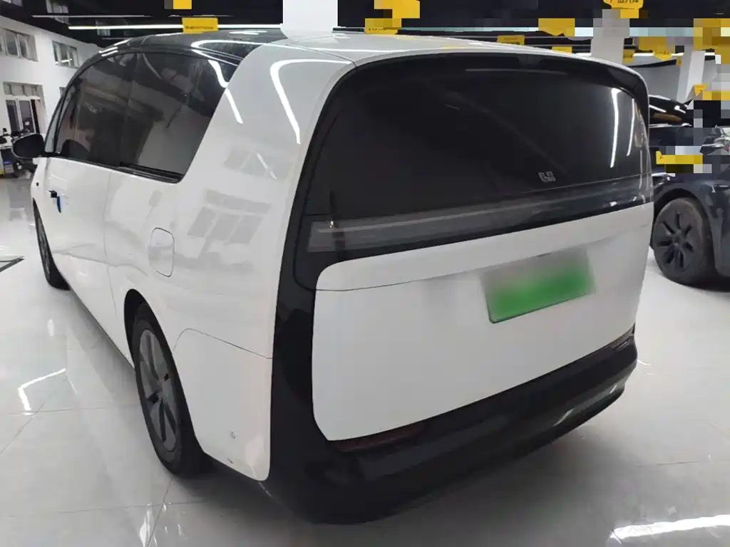 2025 Li Auto MEGA