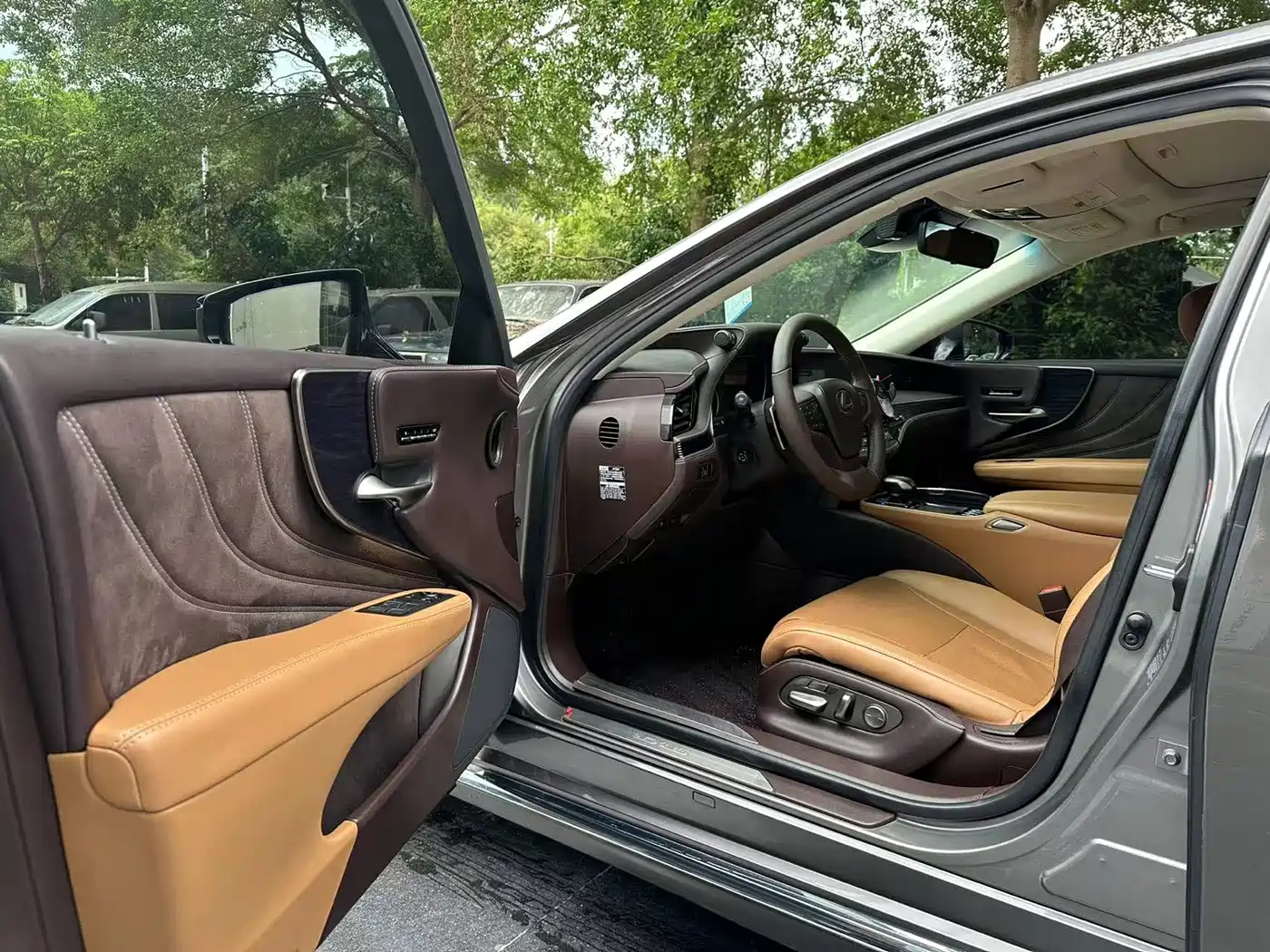 Фото 4 - Lexus LS