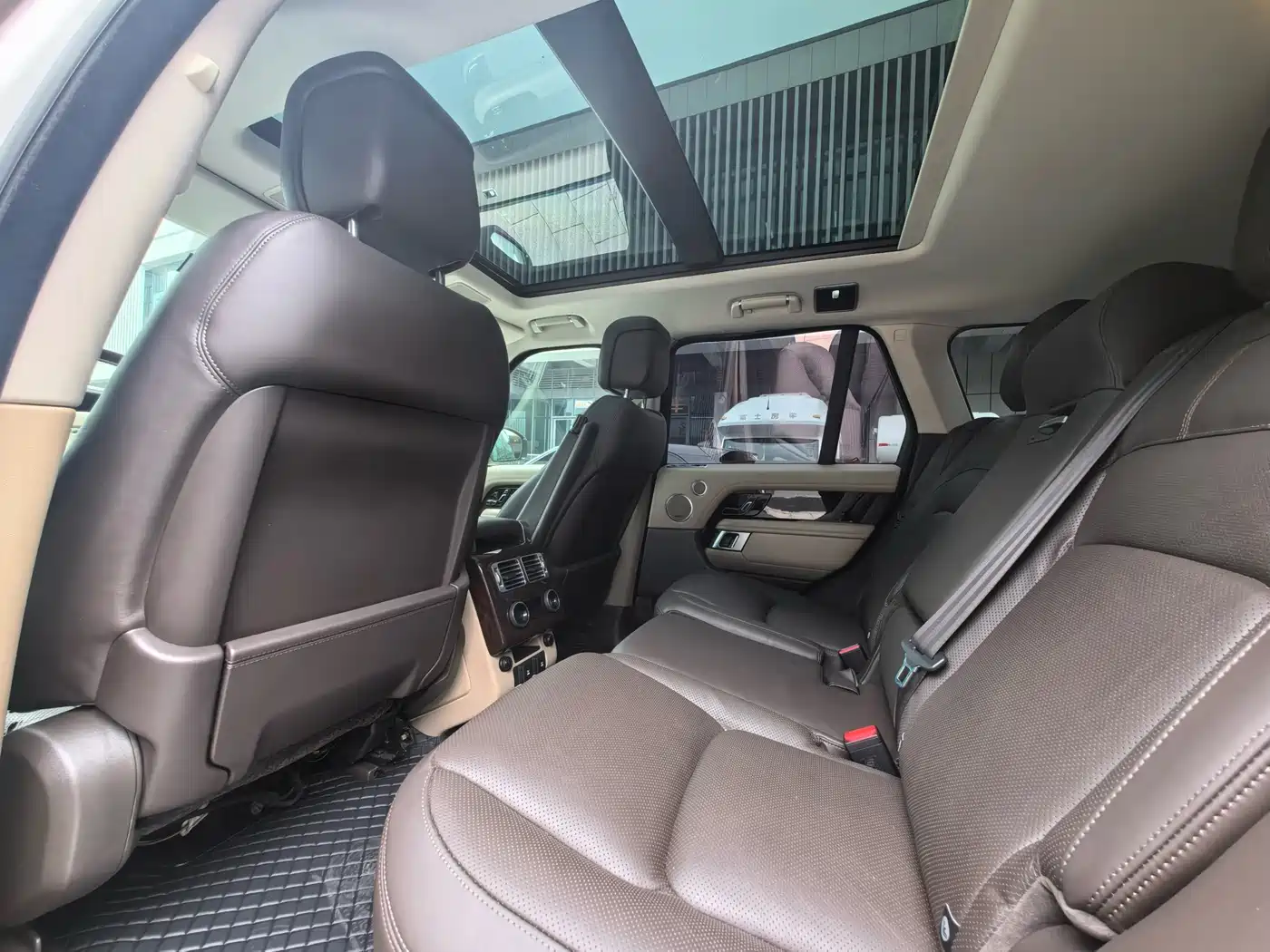 Land Rover Range Rover 2021 3.0 L6 Heritage Edition фото 14