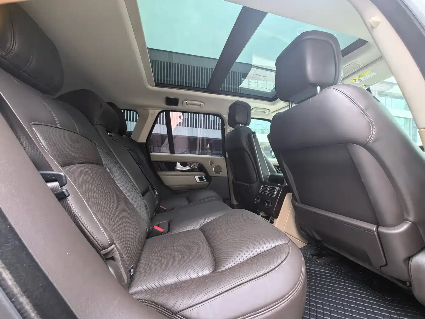 Land Rover Range Rover 2021 3.0 L6 Heritage Edition фото 10