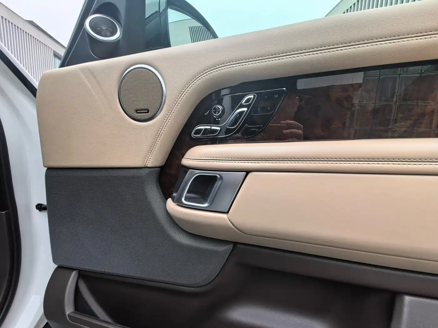 Land Rover Range Rover 2021 3.0 L6 Heritage Edition фото 8