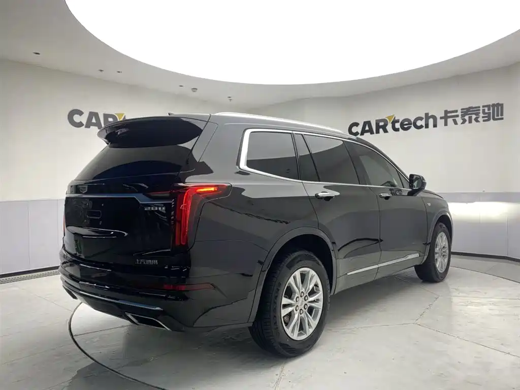 CADILLAC XT6