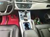 Фото 14 - Geely Atlas