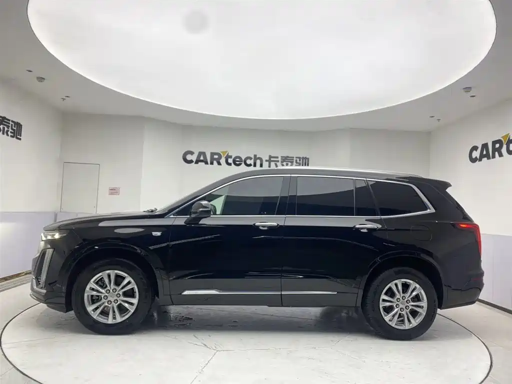 CADILLAC XT6