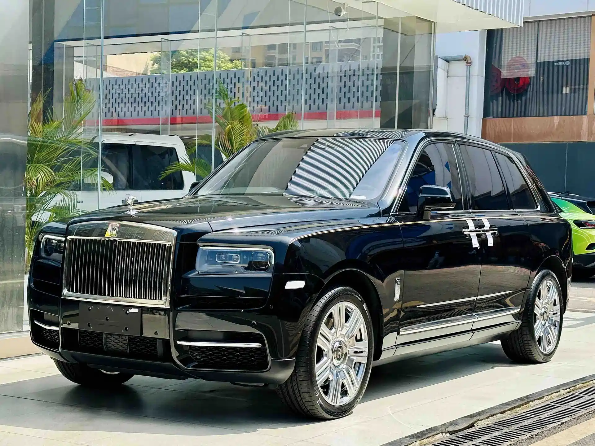 Фото 1 - Rolls-Royce Cullinan