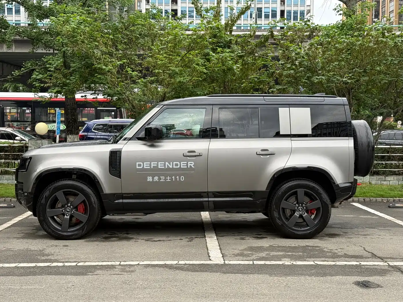 Land Rover Defender 2025 110 3.0T P400 X фото 3