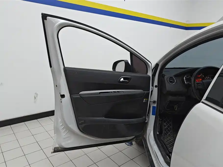 Peugeot 3008 2016 2.0L Automatic Classic Edition фото 7