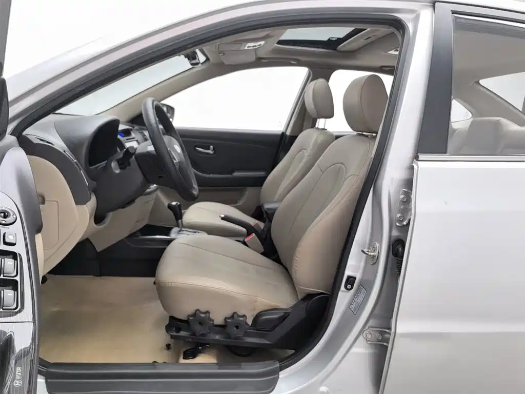Hyundai Elantra 2011 1.6L Automatic Luxury фото 10