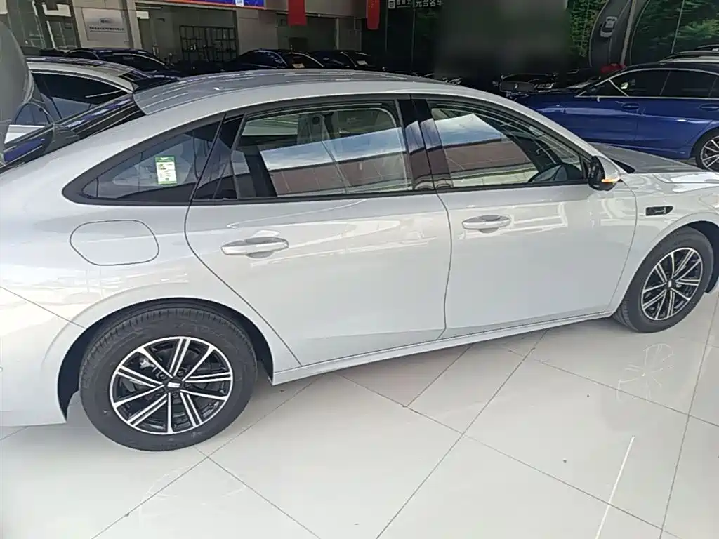 Geely Galaxy Galaxy A7 2025 EM-i 70km Voyage Edition фото 7