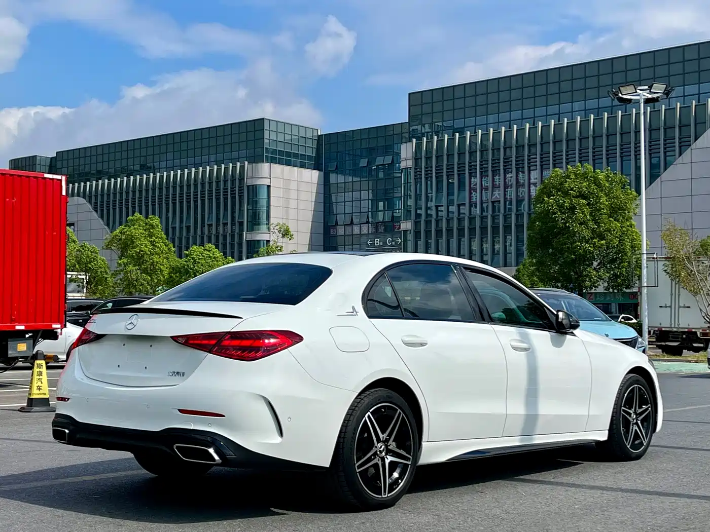 Mercedes-Benz C-Class 2024 C 260 L Night Edition Sport фото 12