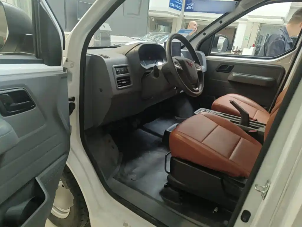 Wuling Motors Wuling Yangguang 2025 2024 300KM Comfort Bus Version 75kW