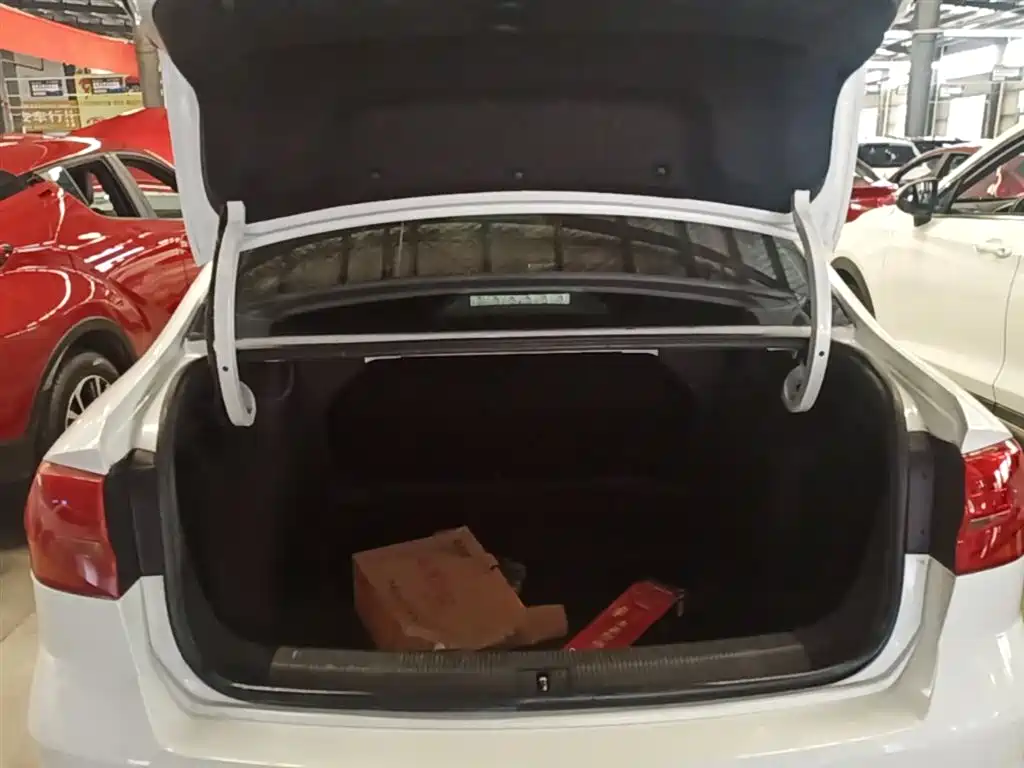 Volkswagen Bora 2018 1.5L Automatic Fashion фото 19
