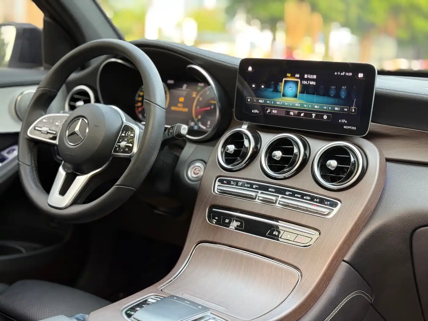 Mercedes-Benz GLC Coupe 2021 GLC 260 4MATIC Coupe SUV фото 14